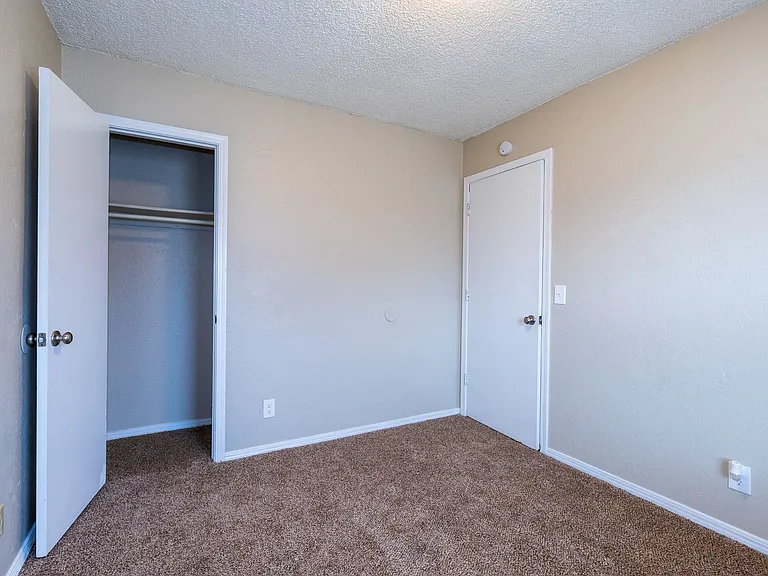 4902 S Gum Ave — Photo 34