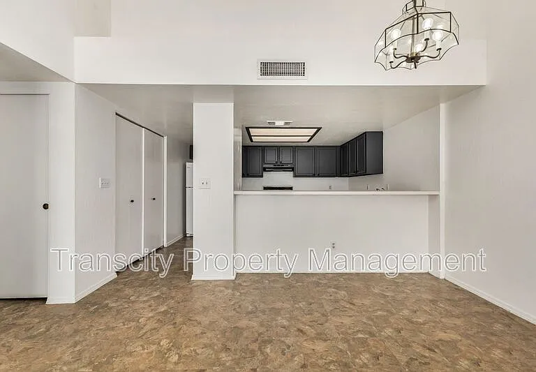 1111 W Summit Pl #27 — Photo 5