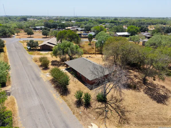 2826 County Road 1112, Pearsall, TX 78061