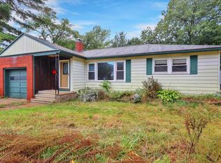 143 Edgemoor Dr, Burlington, VT 05408