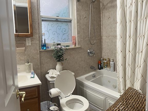 2nd image of 3303 Griswold Ave #1