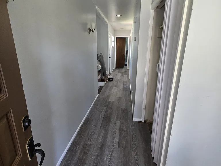 211 Dawnridge Dr — Photo 3