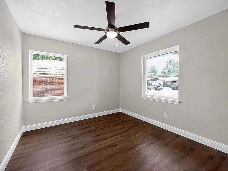 705 Donald Dr — Photo 19