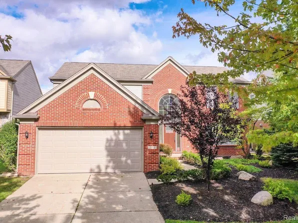 7660 Windgate Cir, West Bloomfield, MI 48323