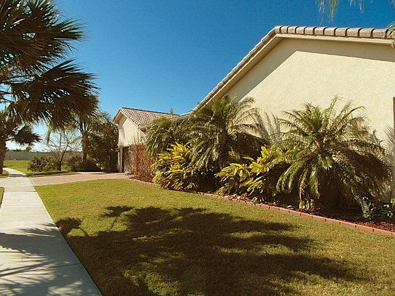 2nd image of 118 Oleander Dr