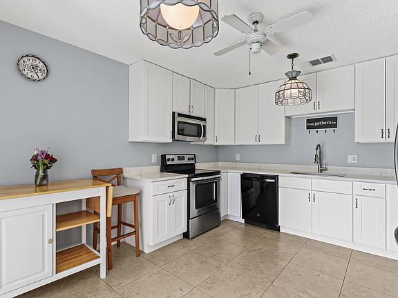 5th image of 7842 W Blairwood Circle