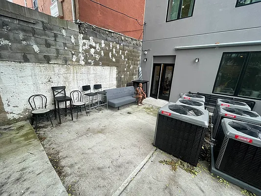 Rented by Delmark Realty LLC | media 9