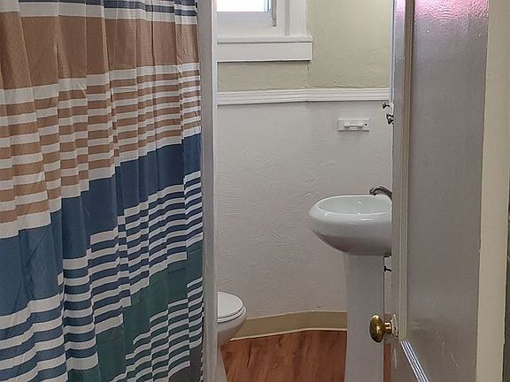 1165 Paulson Bathroom