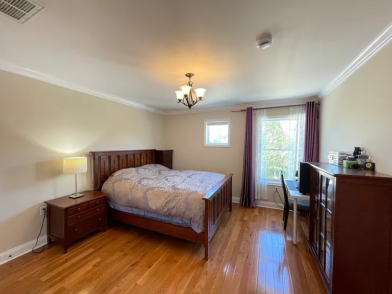 Versatile second bedroom ideal for bedroom or home office setup