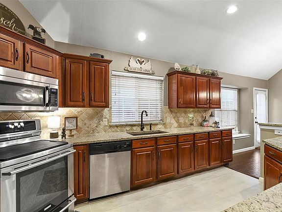 3rd image of 6404 Eagle Creek Dr