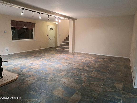 5th image of 2405 Birchfield Rd