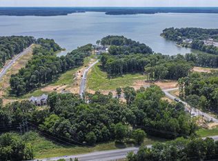 907 Eagle Point Dr, Grand Rivers, KY 42045