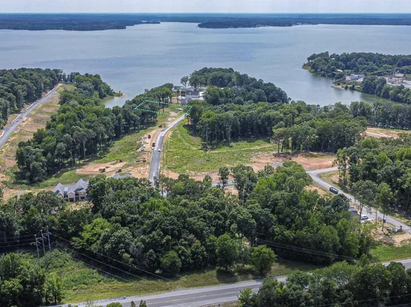 907 Eagle Point Dr, Grand Rivers, KY 42045