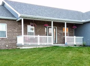 1408 Kensington Dr, Washington, IL 61571