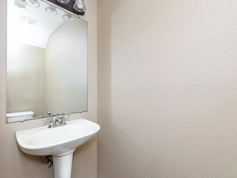 949 Canary Dr — Photo 12
