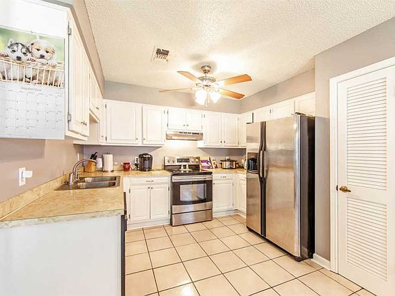 3rd image of 3001 Elmwood Cir