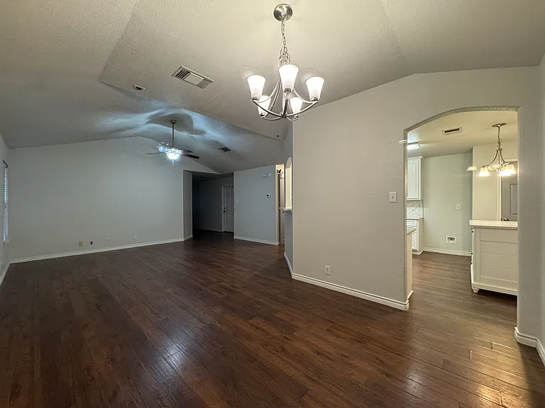208 Latigo Ln — Photo 6