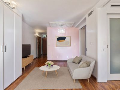 2092 Kuhio Ave APT 701, Honolulu, HI, 96815