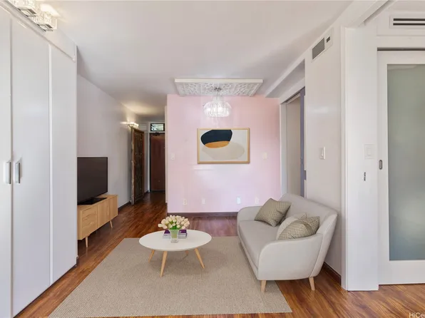 2092 Kuhio Ave APT 701, Honolulu, HI 96815