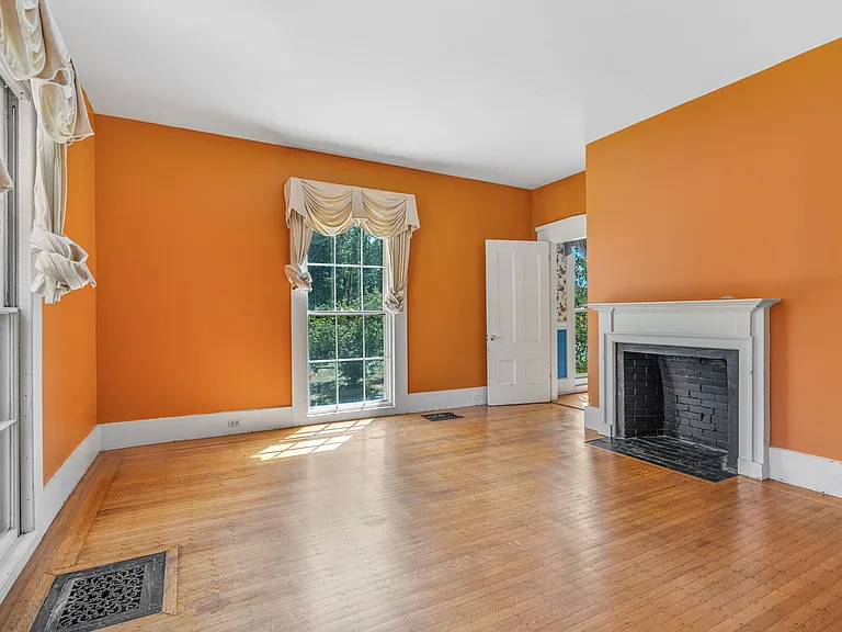 344 Lowell St — Photo 10