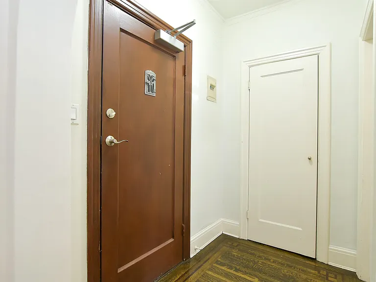 935 Jervis St #8 — Photo 14