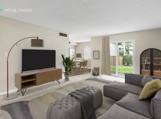 6 Beals Cove Rd APT B, Hingham, MA 02043