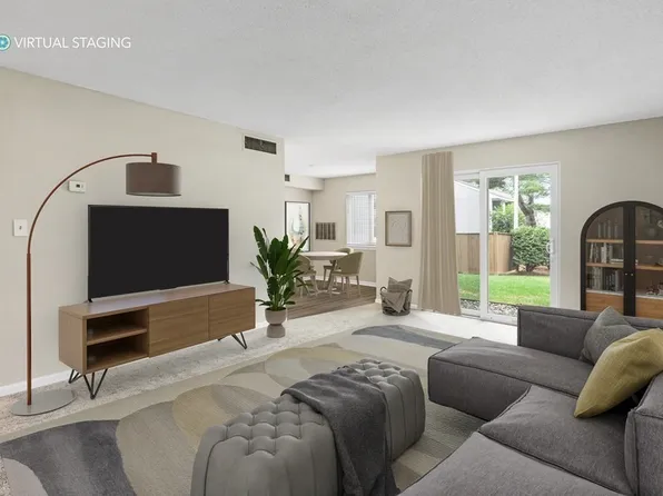 6 Beals Cove Rd APT B, Hingham, MA 02043