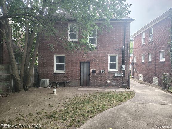 3rd image of 16174 Griggs St