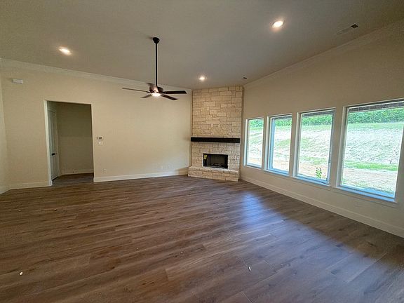 4th image of 536 Lantana Dr