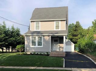 32 Linden Ave, Floral Park, NY 11001