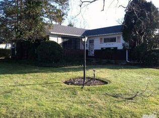 373 Campus Rd, Franklin Square, NY 11010