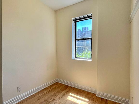 3rd image of 333 E 84th St APT 4D