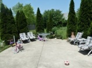 1727 Leeds Ct, Mundelein, IL 60060