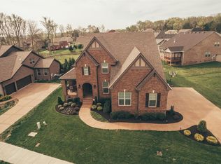 102 Macy Dr, Hendersonville, TN 37075