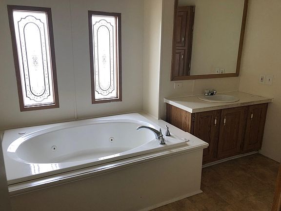5th image of 2511 S Bypass 35 Trlr 12