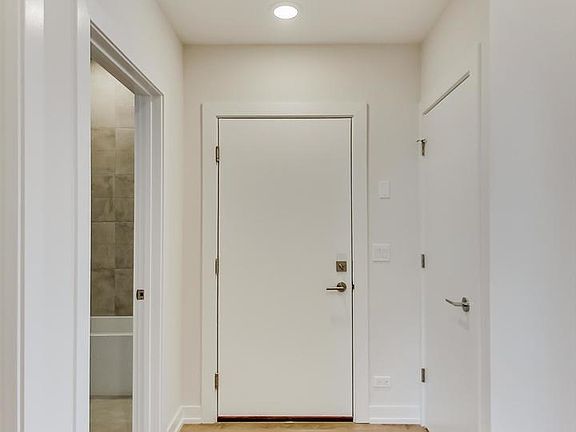 5th image of 2829 N Clybourn Ave #201