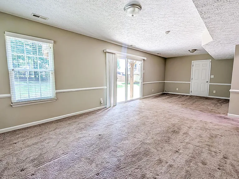 21530 Warwick Ct — Photo 39