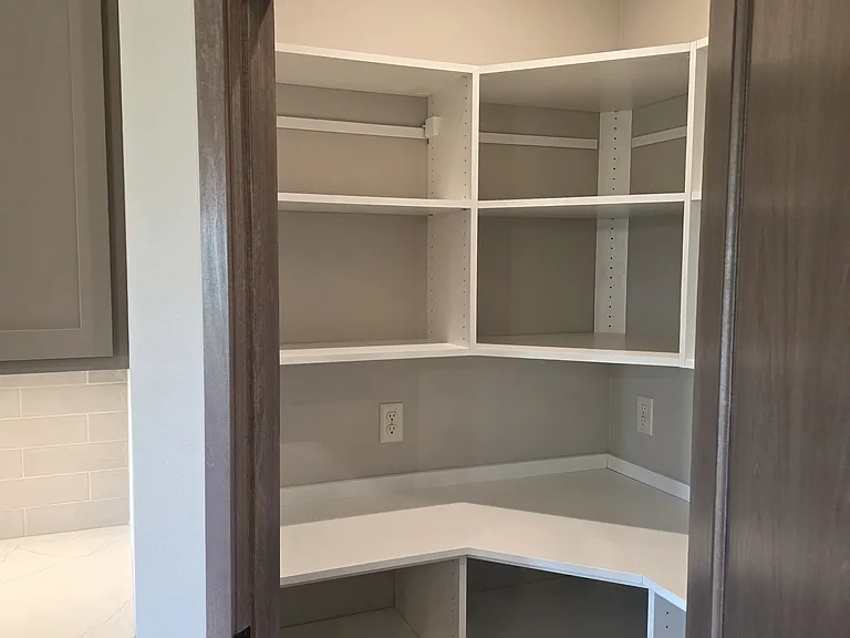 414 N Almond Ave — Photo 4