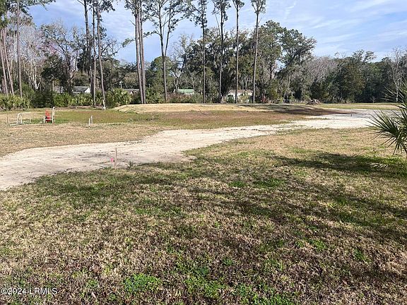 4th image of 44 Meadowbrook Drive S