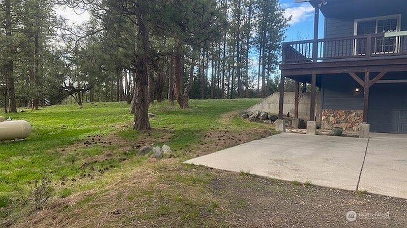 3rd image of 960 Forest Grove