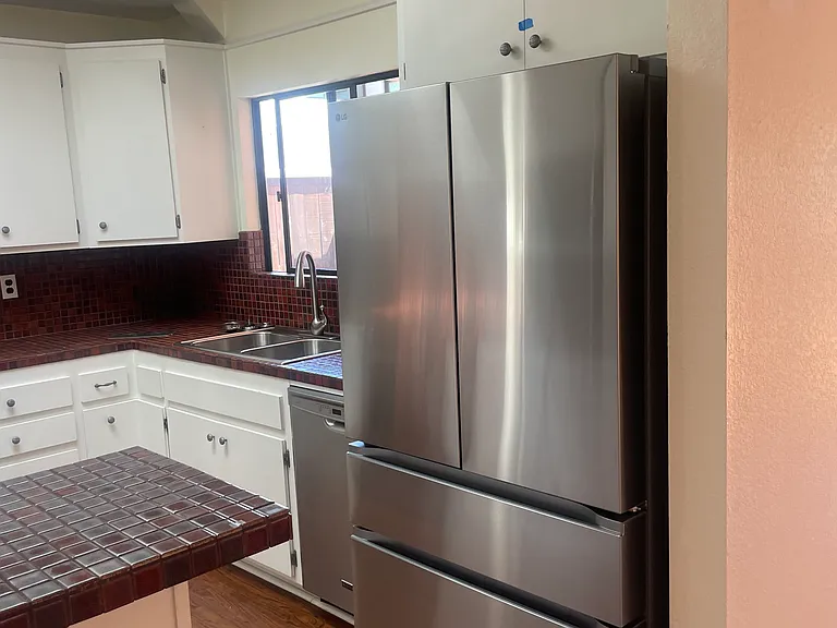 1042 Encino Row — Photo 4