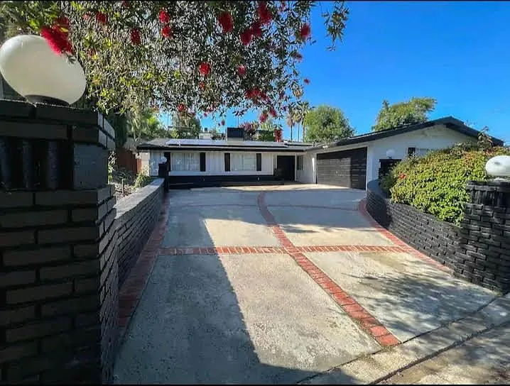 20435 Miranda St — Photo 32