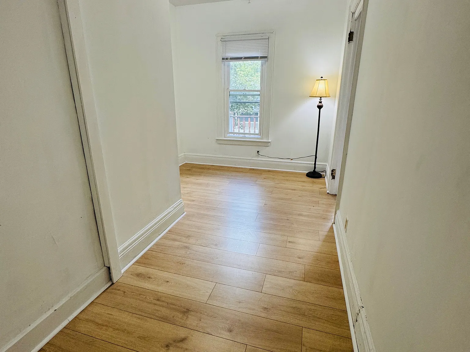 3 bed, 1100 sqft, $1,600 — Photo 2