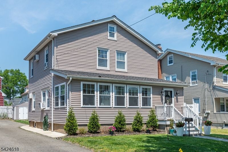 1st image of 77 1St Ave