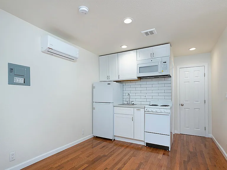 217 W 10th St #B — Photo 6