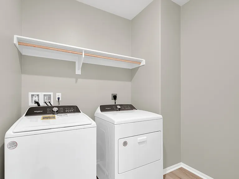 2074 Bergamot St — Photo 34