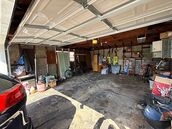 4th image of 10842 Claridge Ave