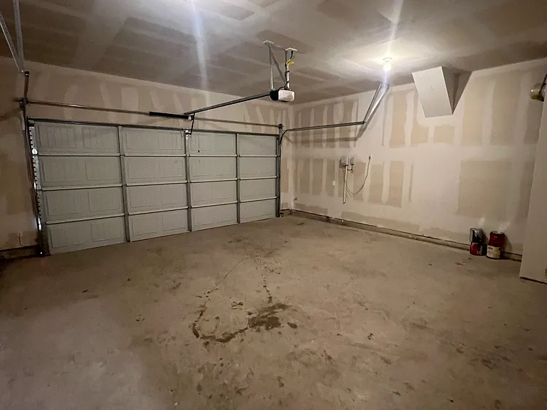 711 Camden Dr — Photo 16