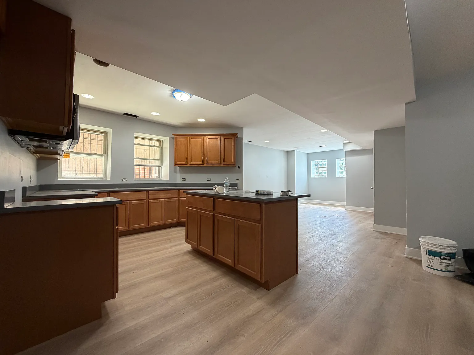 3 bed, 2.5 bath, 1350 sqft, $3,100 — Photo 1