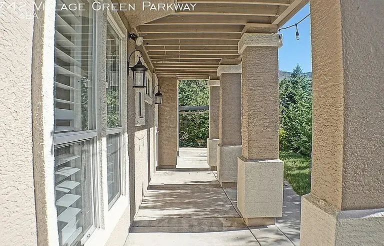 4742 Village Green Pkwy — Photo 37
